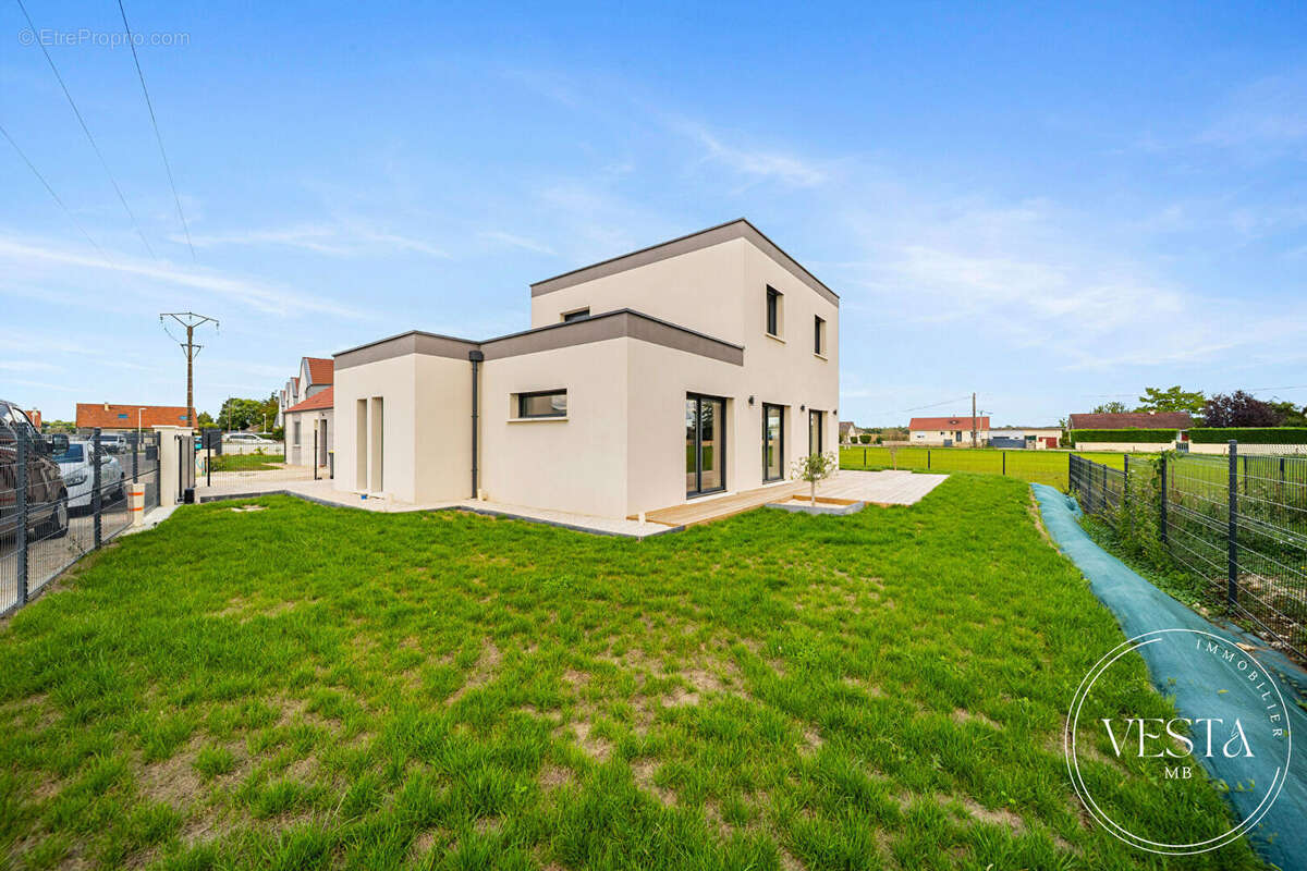 Maison à COLLONGES-LES-PREMIERES