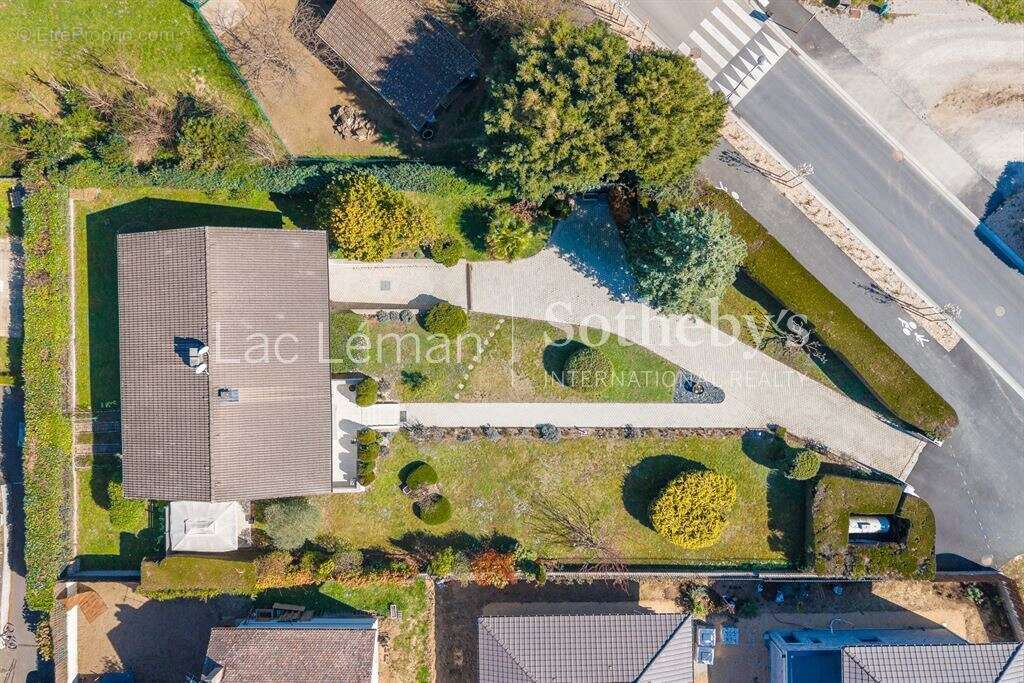 Maison à CHENS-SUR-LEMAN