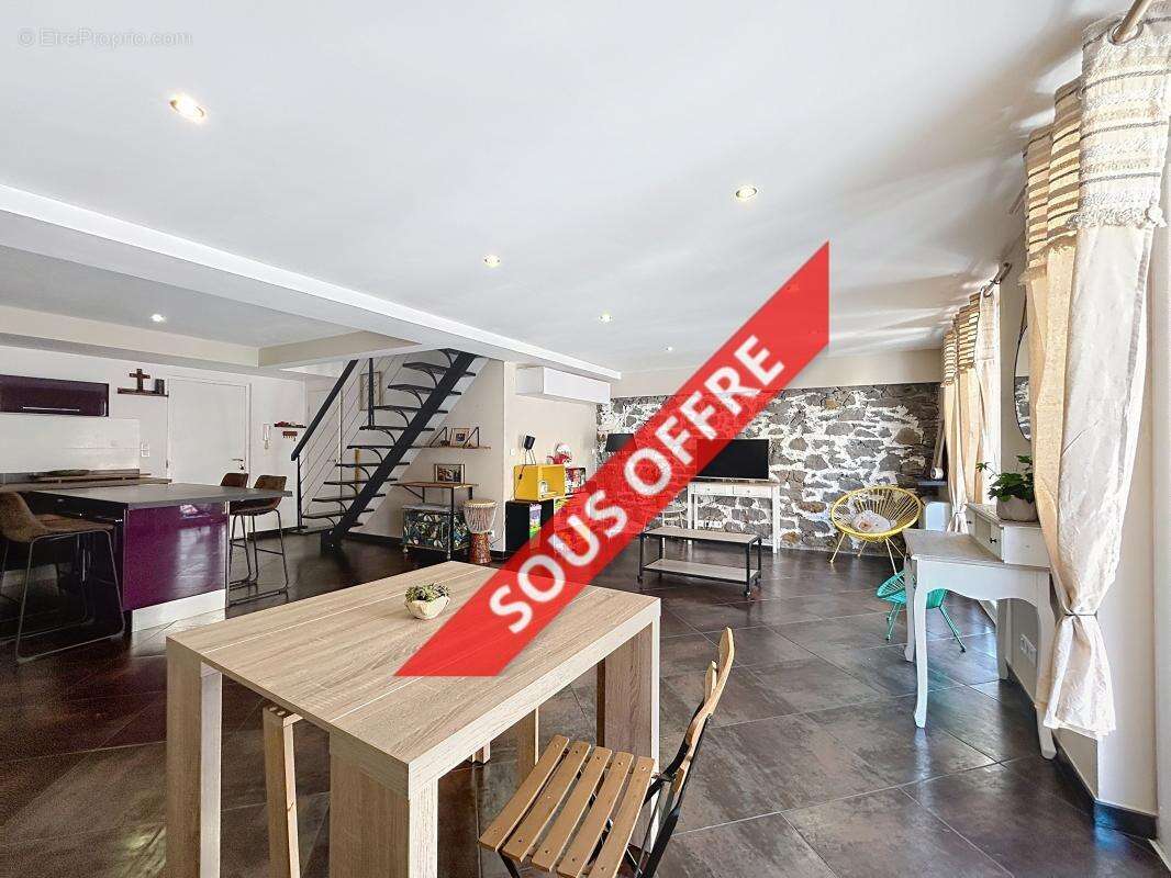 Appartement à ROQUEBRUNE-SUR-ARGENS