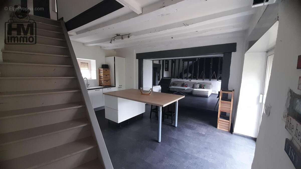 Maison 208 m² à Saint-Leonard-De-Noblat  - photo 7