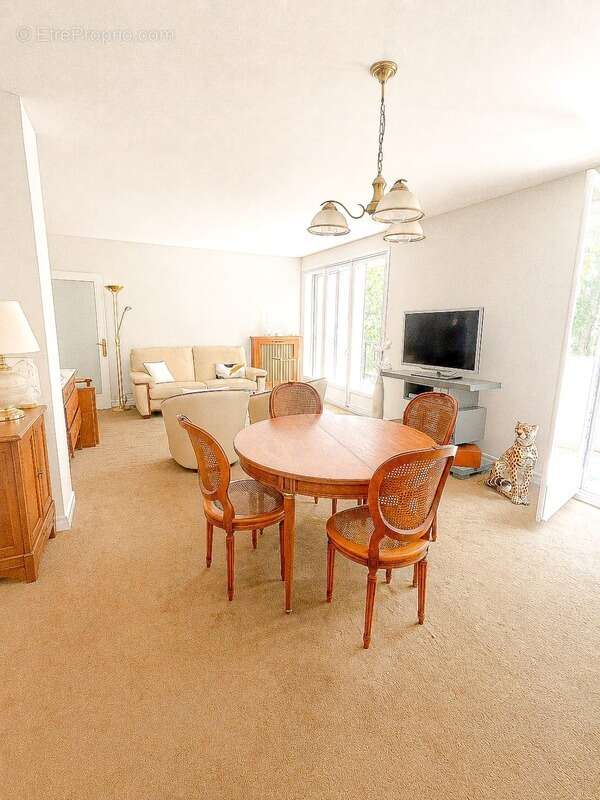 CALAIS , Dpt (62) à vendre appartement 3 pièces 75M2 , deux chambres , cave , parking privatif - photo 7