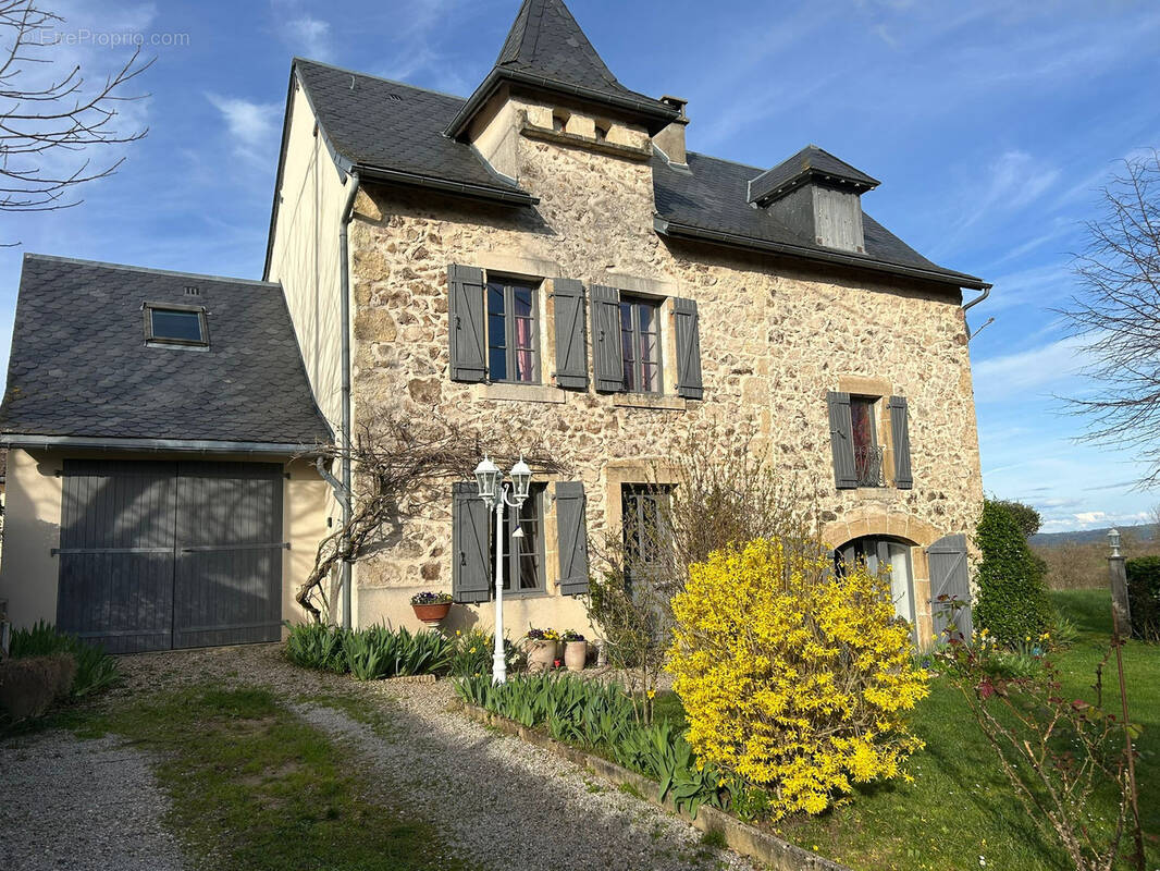 Maison à PRIVEZAC