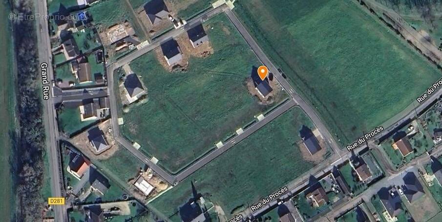 Terrain à PETIVILLE