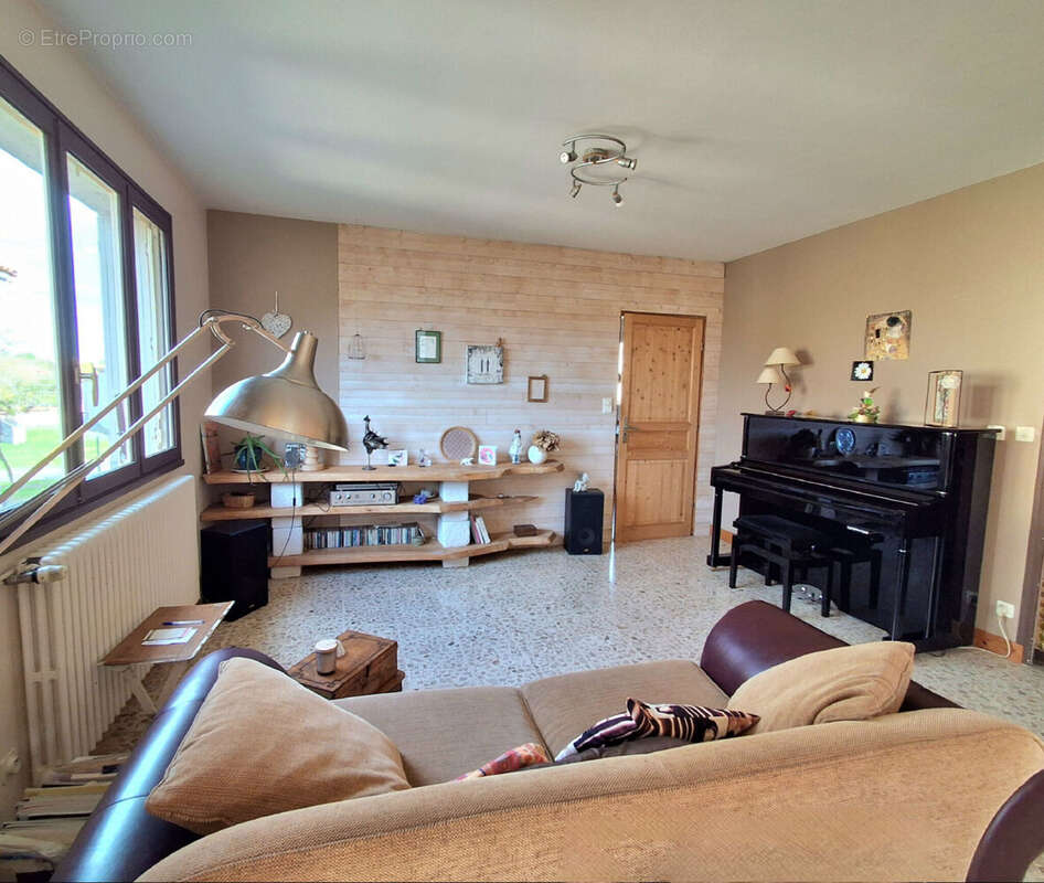 Photo 3 - Maison à VOUILLE