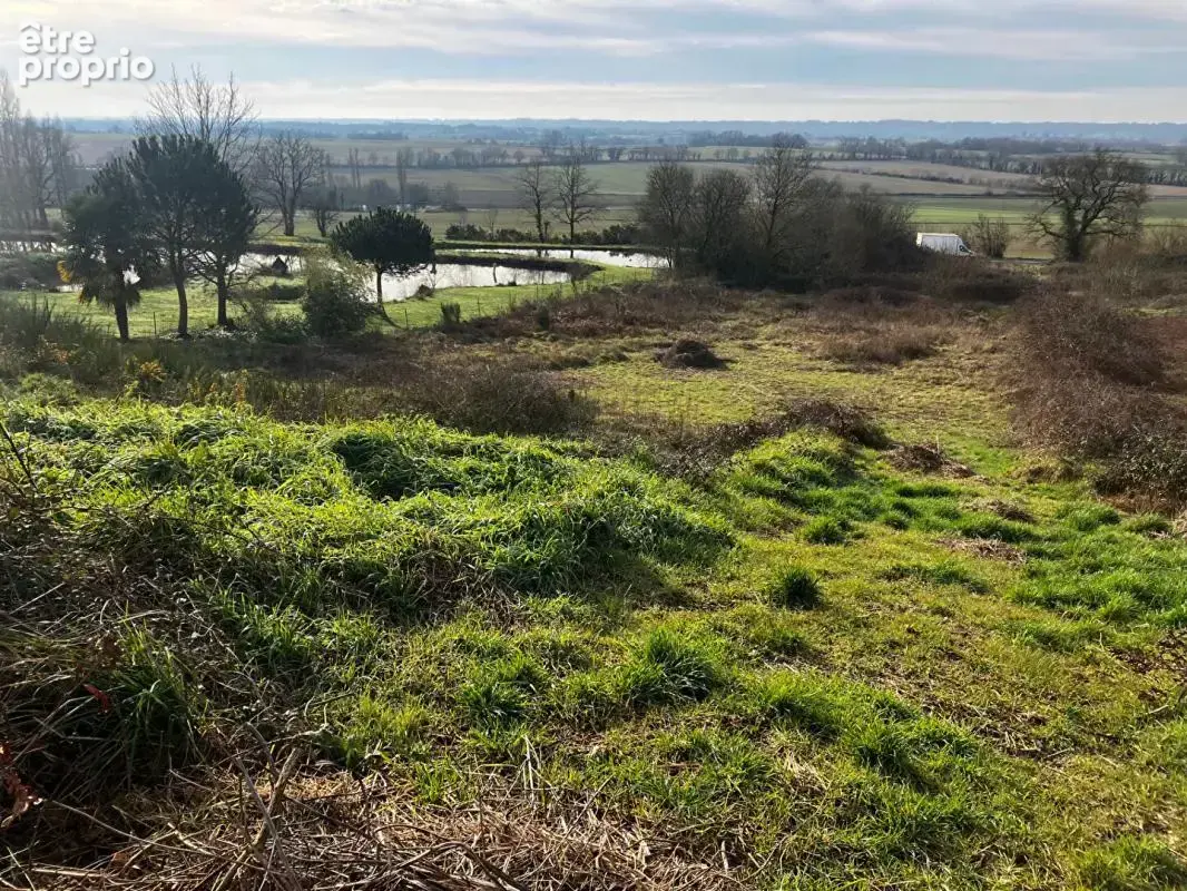 Terrain constructible de 2069 m² en campagne - photo 2