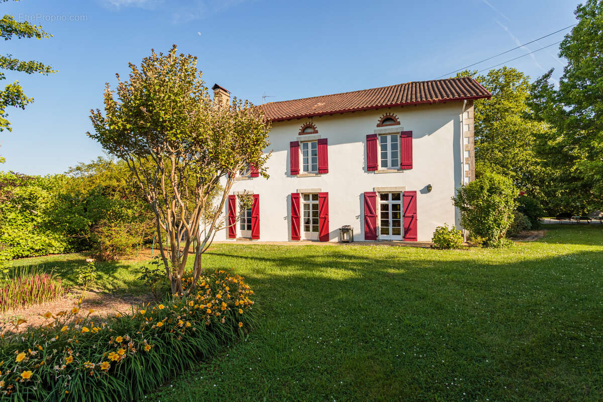 Maison à URT