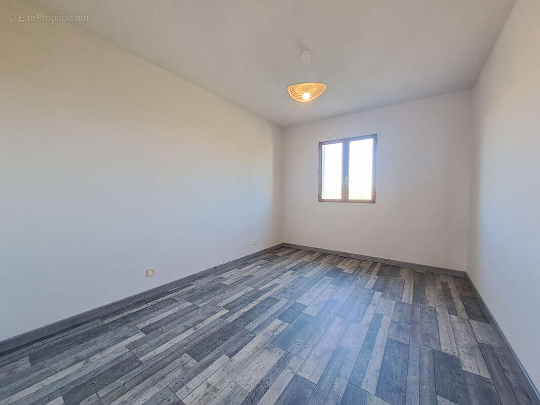 Belle maison 4 chambres 157 m2 - Garage et dépendances - photo 7