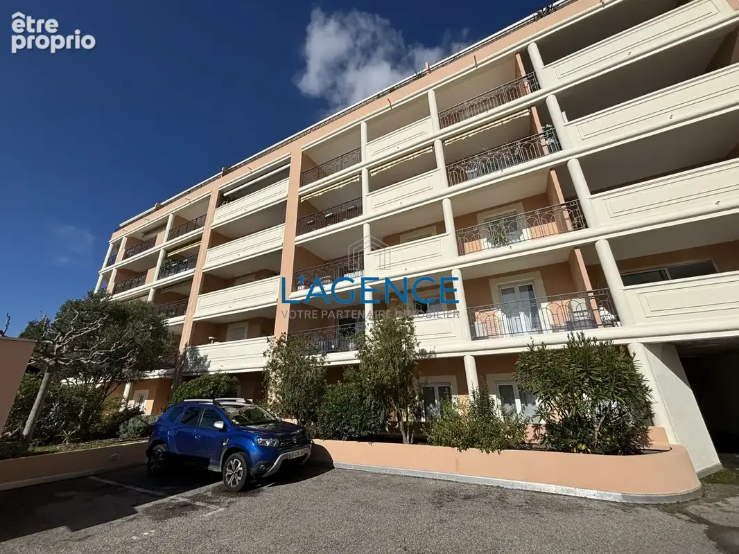 Parking à HYERES