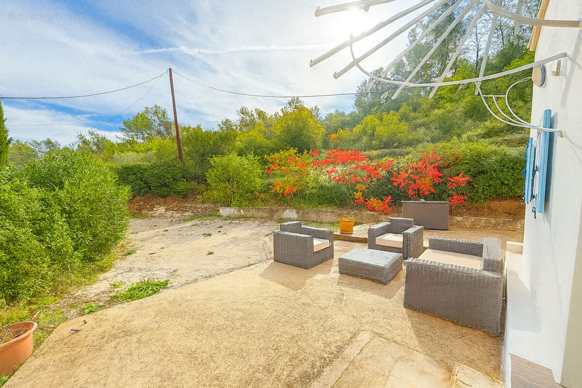 Maison à SOLLIES-TOUCAS