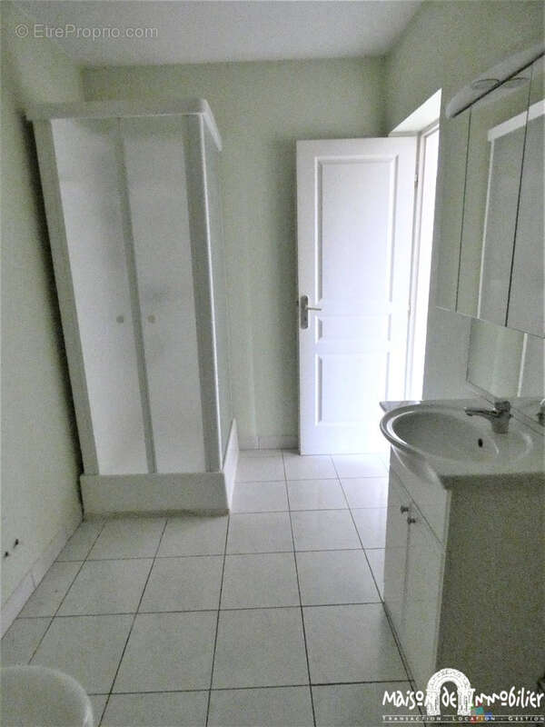 A vendre a jarnac - centre-ville - immeuble de rapport composé de 6 appartements - photo 8
