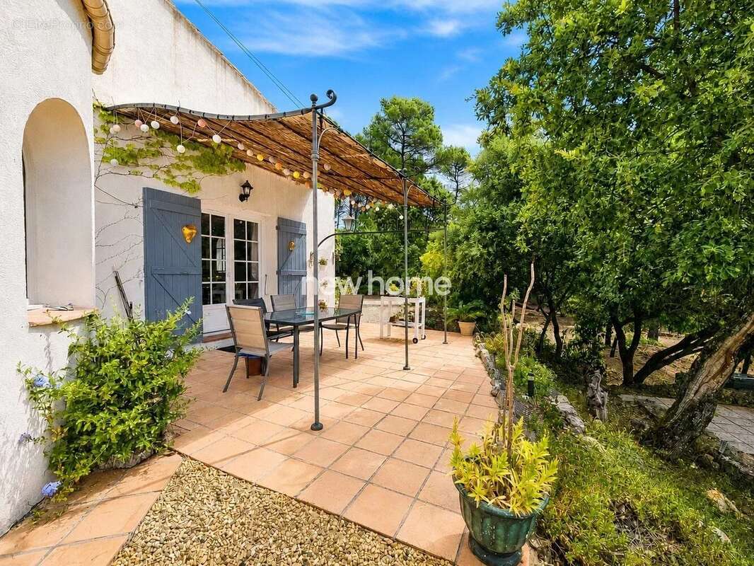 Élégante propriété de caractère avec très belle vue, piscine et gîte indépendant - photo 5