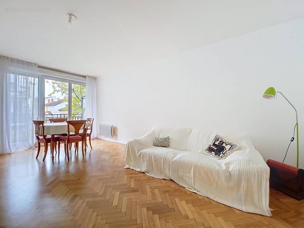 Photo 1 - Appartement à LES LILAS