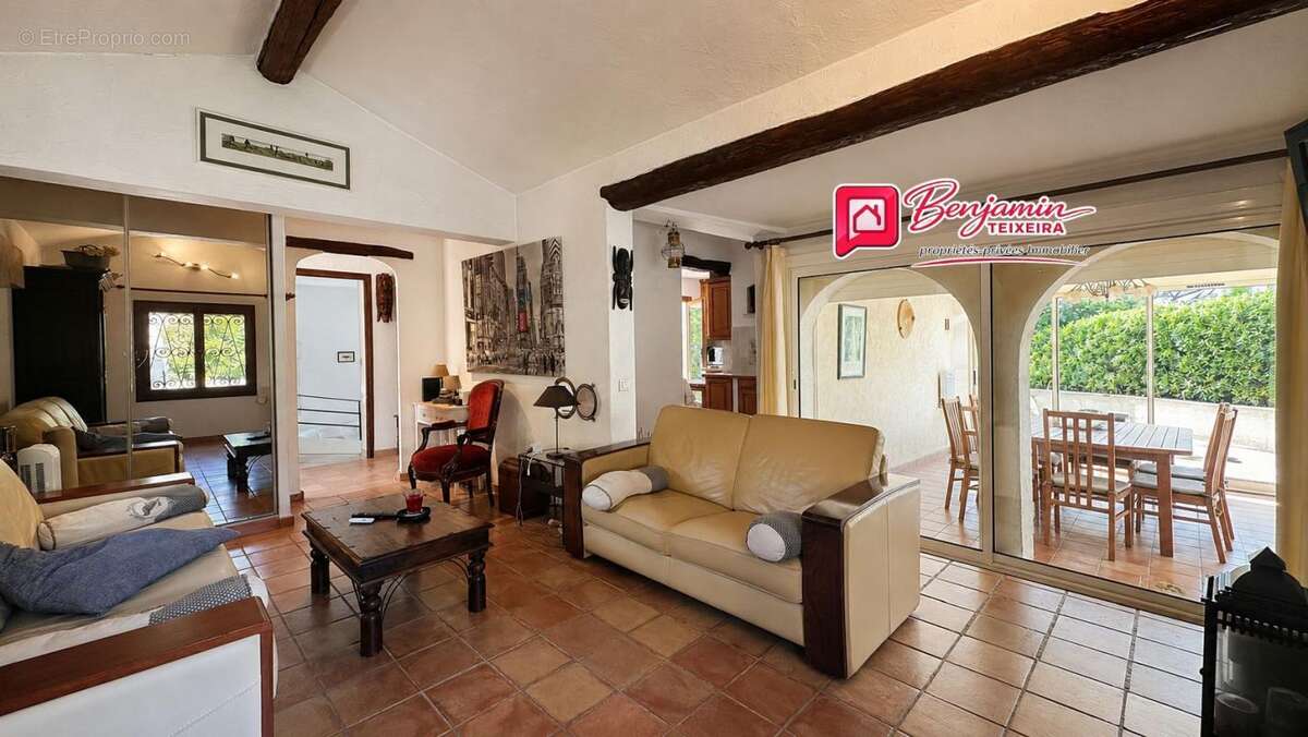 Villa Sainte Maxime 6 pièce(s) 117 m2 - Garage 27m² - Vue mer - piscine - photo 3