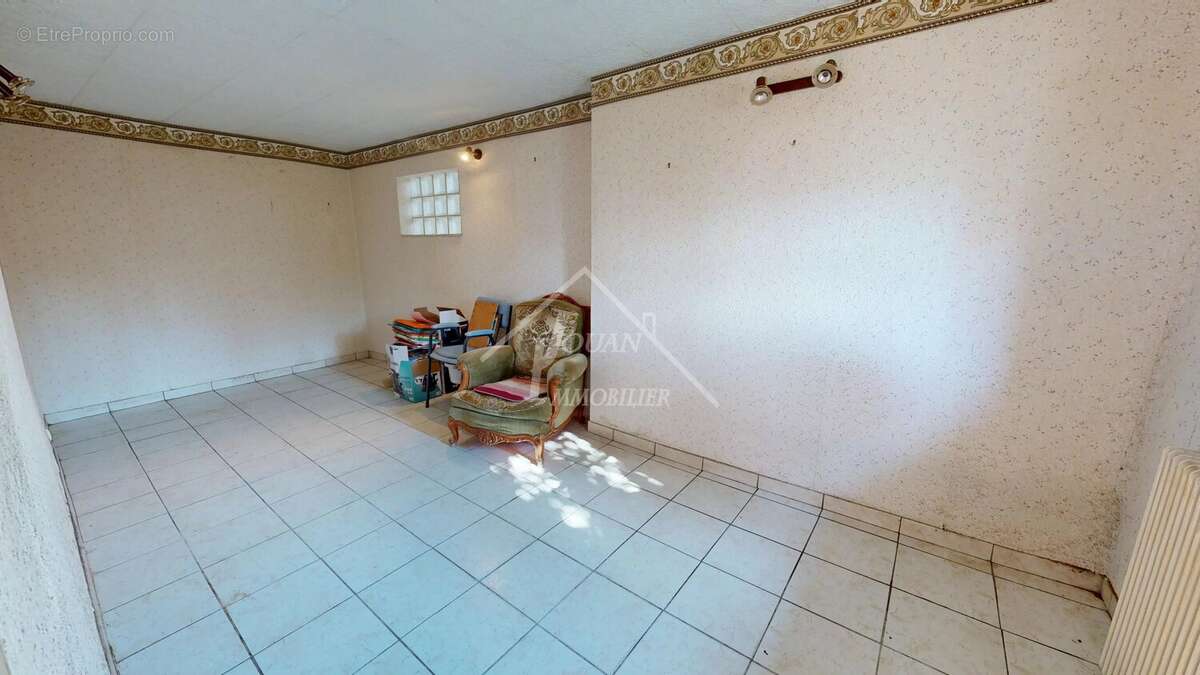 Maison à rénover avec jardin et grange - photo 4