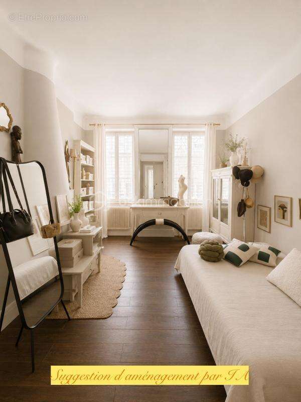 Rare à la vente : 131 m² de charme et de lumière en plein centre de Toulon - photo 7