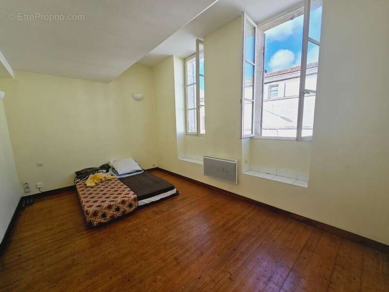 Appartement à SAINT-JEAN-D'ANGELY