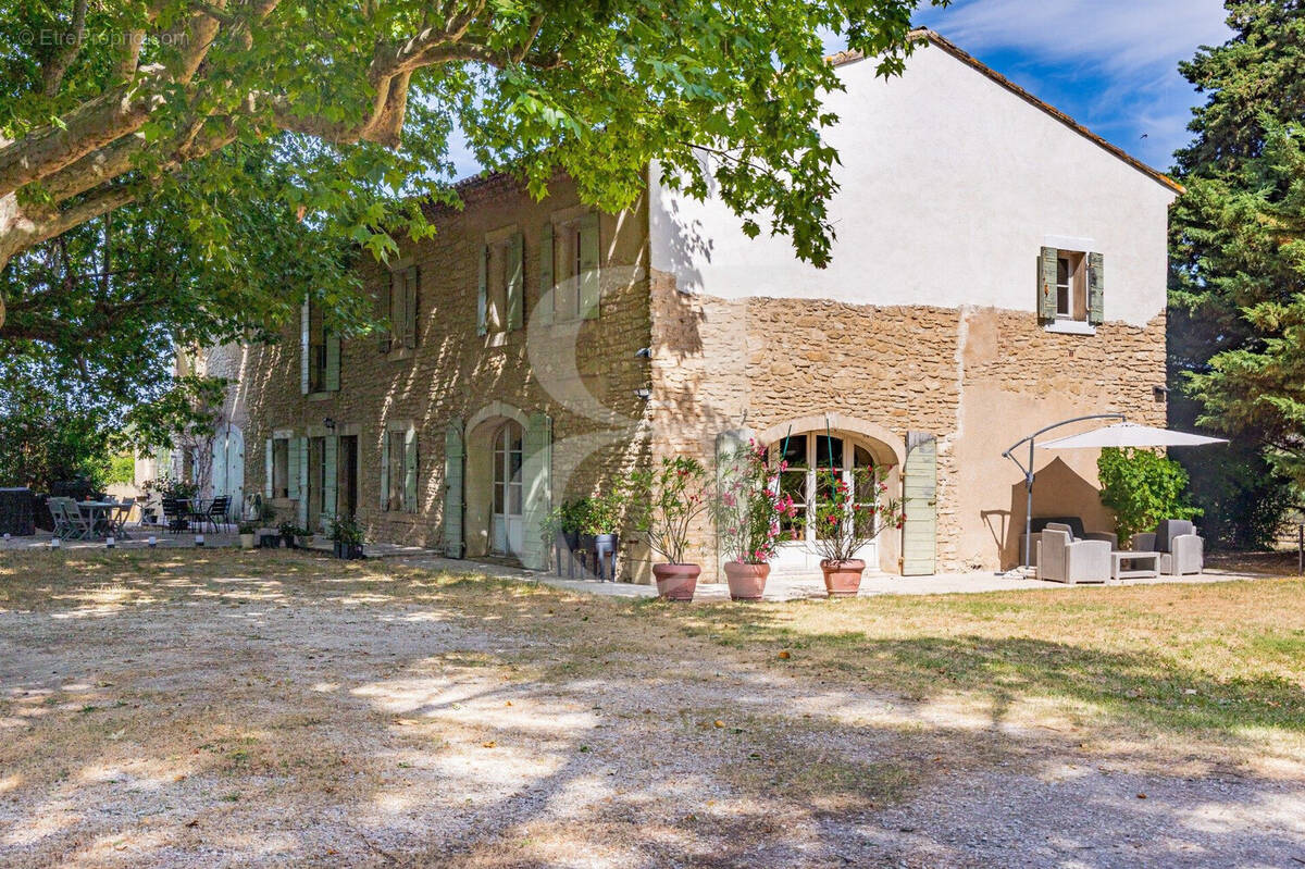 Maison à L'ISLE-SUR-LA-SORGUE