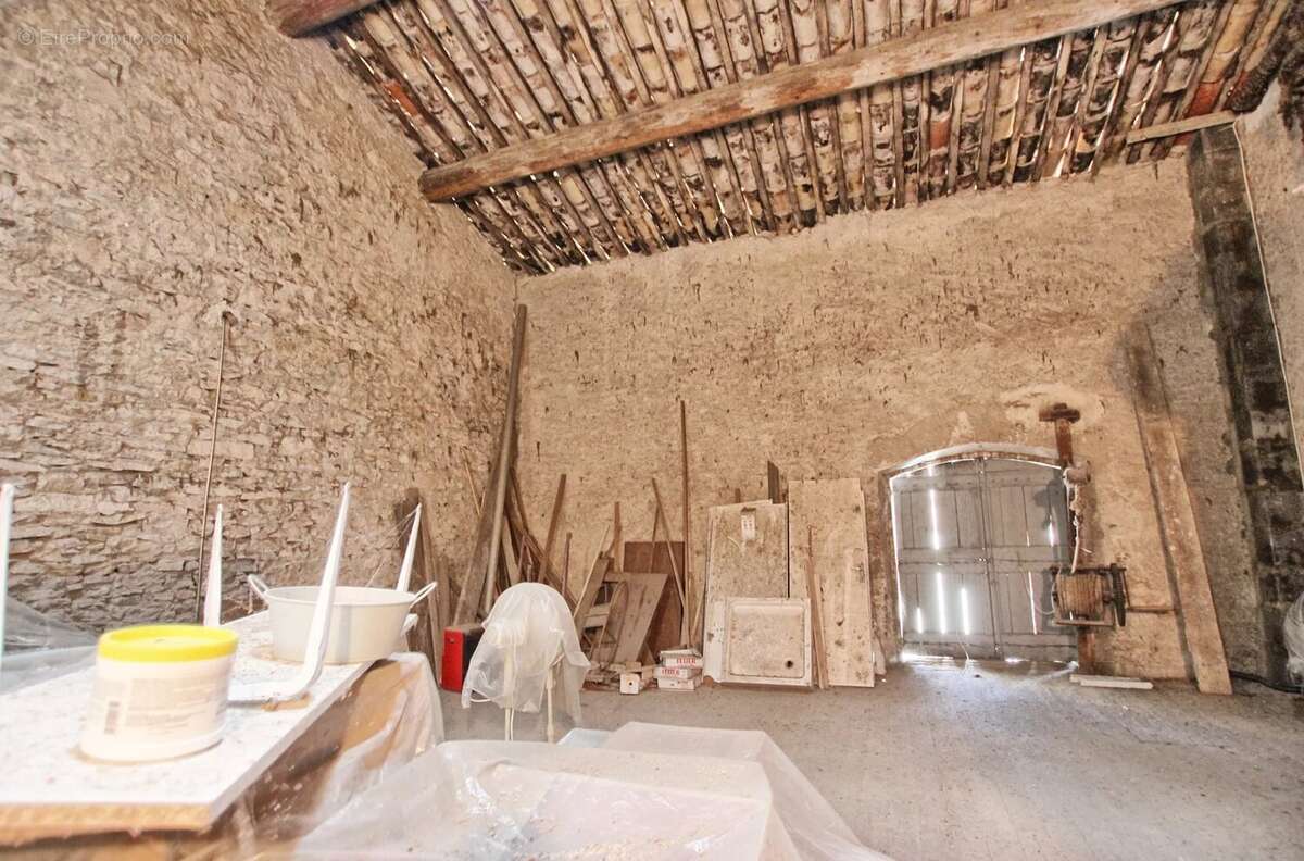 PEPIEUX: Une grande maison de ville, avec piscine dans centre ville - photo 25