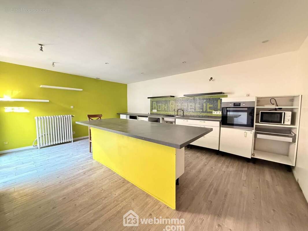 La cuisine équipée - Maison à CRECY-SUR-SERRE