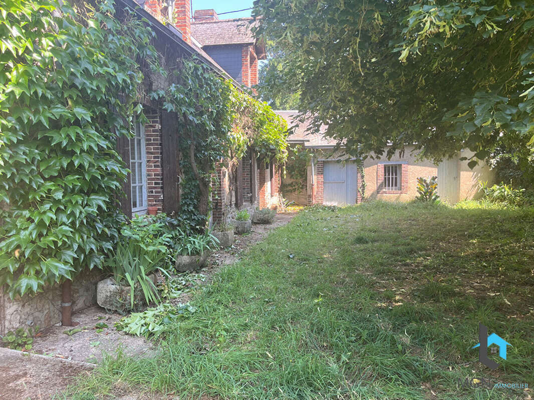 Maison à TRIZAY-LES-BONNEVAL