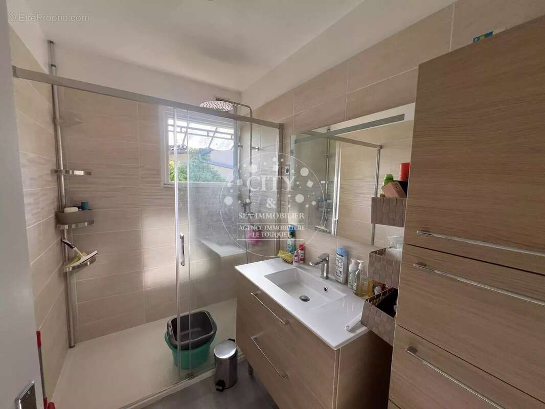 Maison à LA NEUVILLE-SIRE-BERNARD