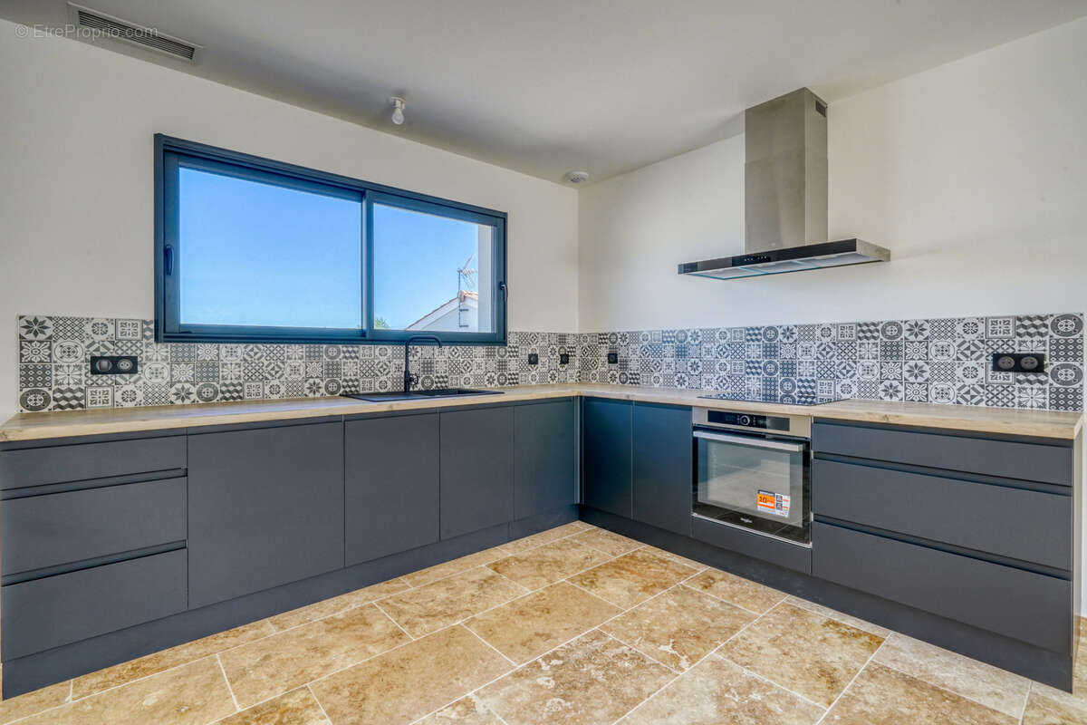 Maison à MONTLIEU-LA-GARDE