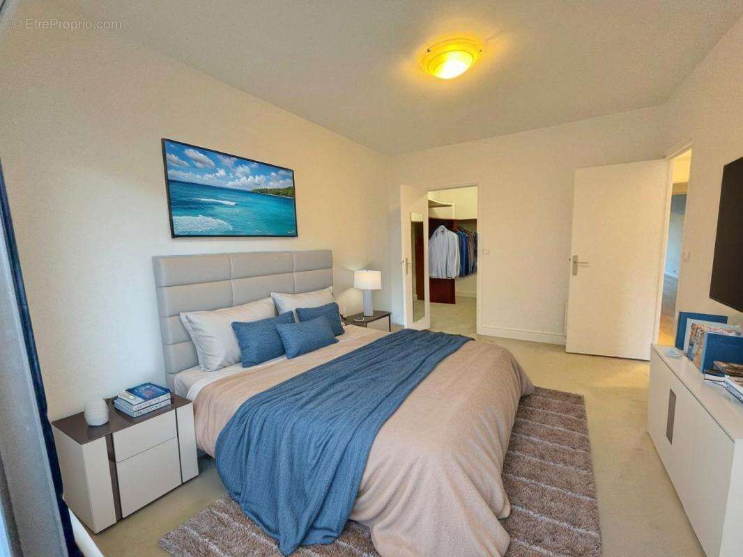 Appartement à NEUILLY-SUR-SEINE