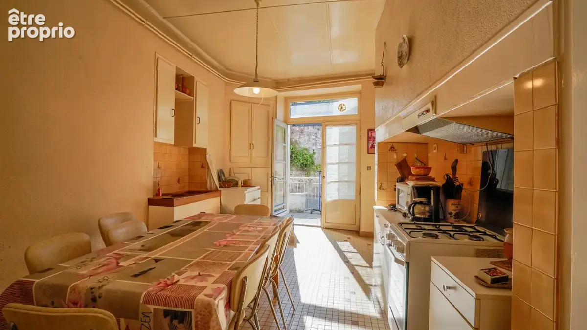 Maison de village en pierre avec jardin, garage et atelier - photo 4
