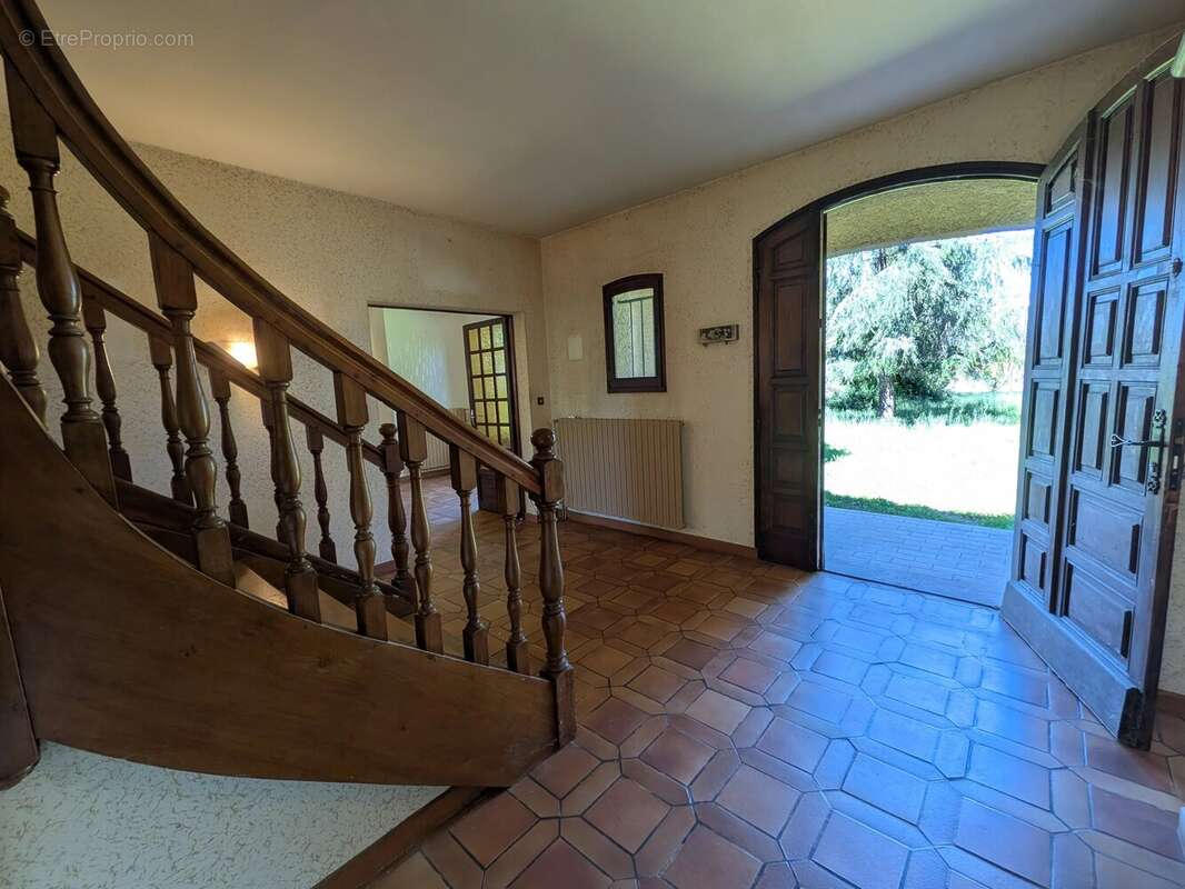 Appartement à PINS-JUSTARET