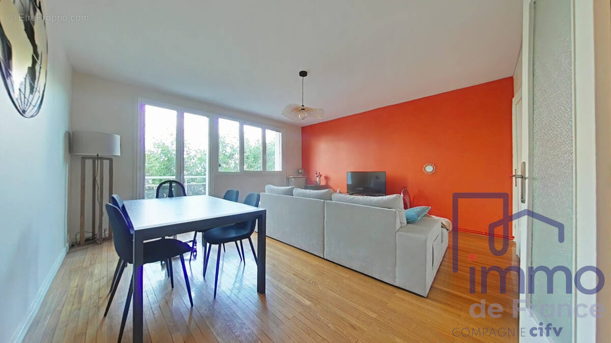 Appartement à SAINT-ETIENNE