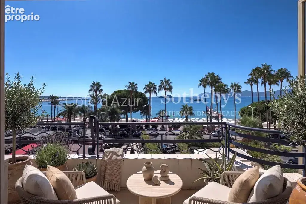 Cannes Croisette, un appartement de 176 m² à rénover face à la mer - photo 12