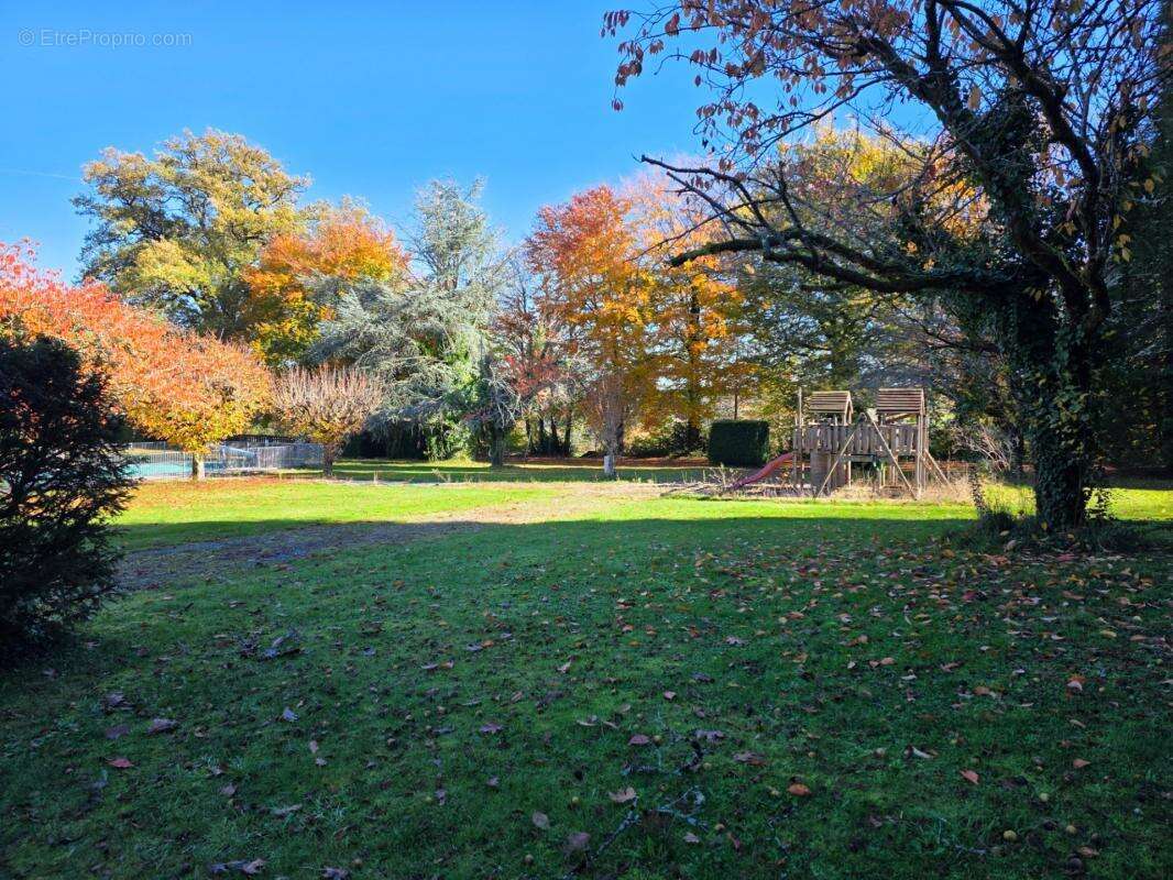 Gros potentiel pour cette tres belle propriete de 19ha avec chateau et batiment de + de 1200 m² - photo 34