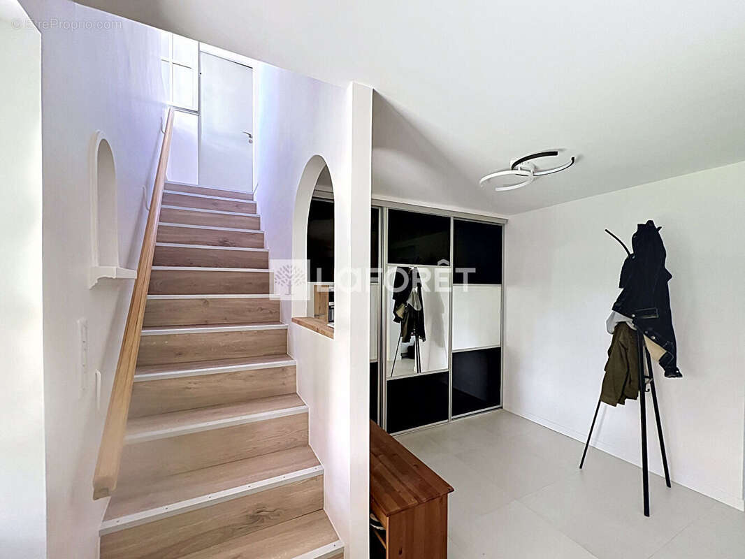 Maison à LINAS