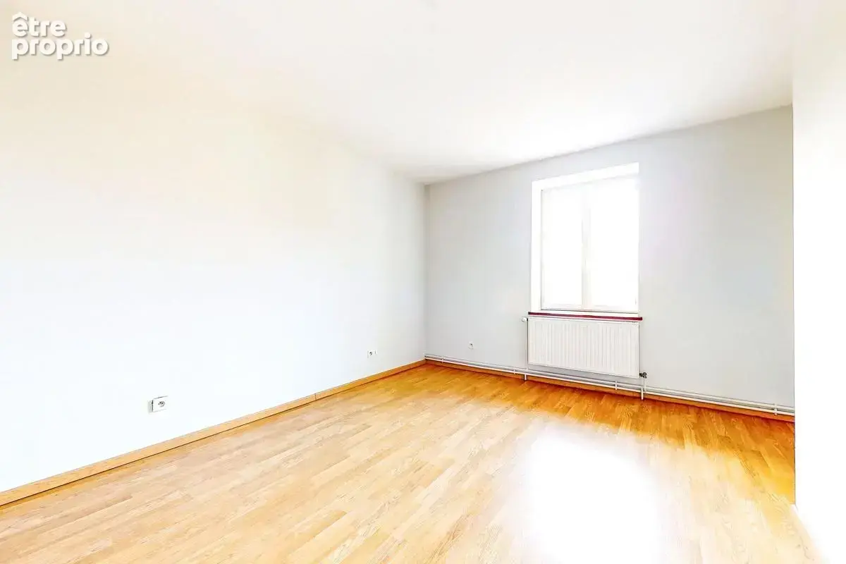 SAINT-SAVIN – Maison de caractère de 147 m² avec grand terrain et dépendance - photo 6