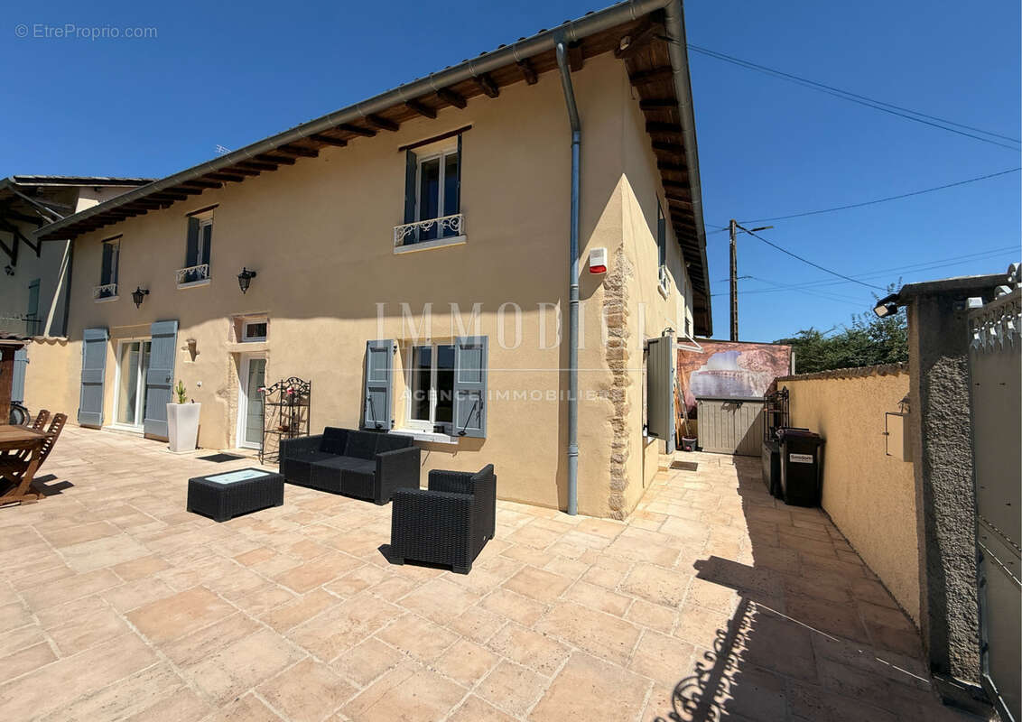 Maison à MOGNENEINS