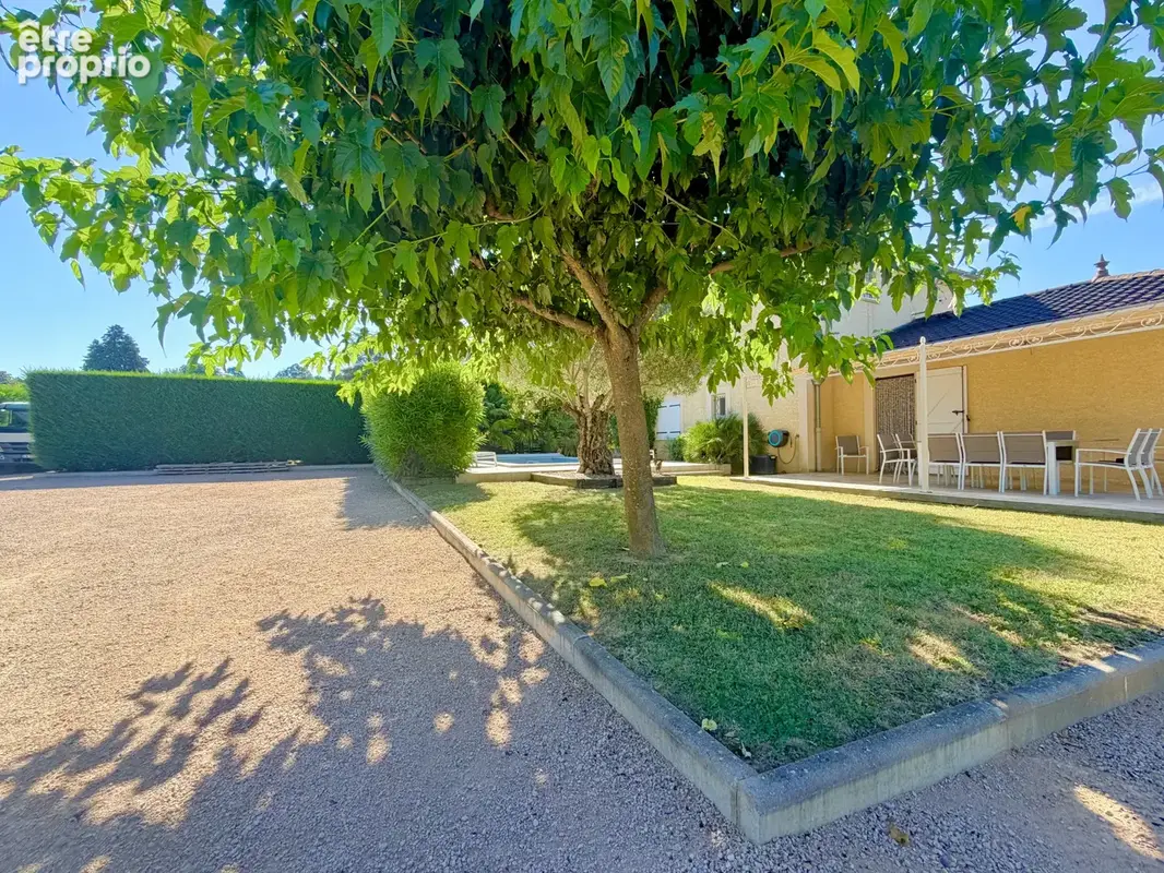 Maison 165 m2 Parcieux avec un terrain de 1434 m2 et piscine chauffée. - photo 3