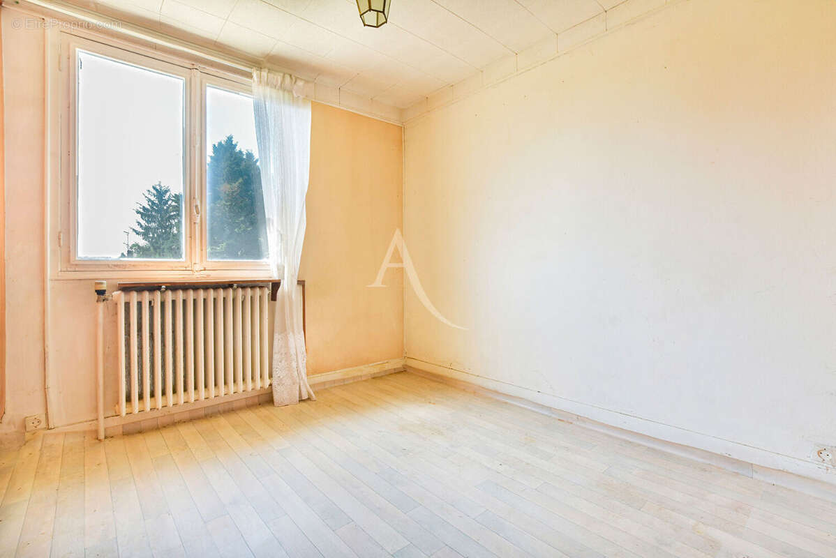 Maison à VAUX-LE-PENIL