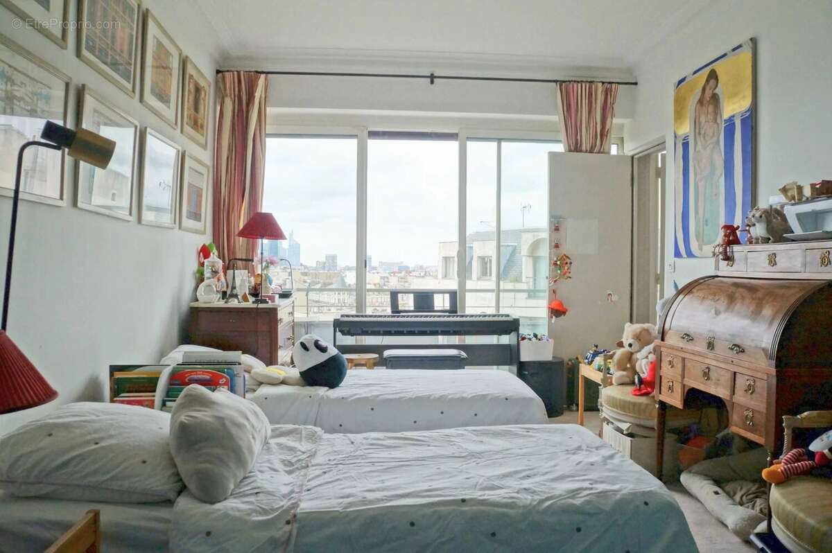 Appartement à PARIS-16E