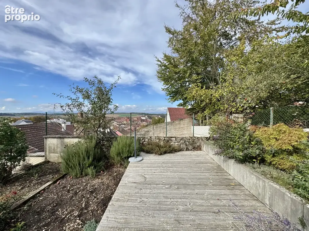 ALTKIRCH - Maison 5 pièces sur les hauteurs avec terrasse et jardin - photo 2