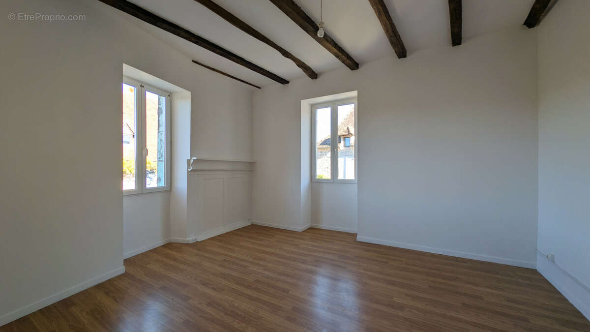 Maison à MAYRINHAC-LENTOUR