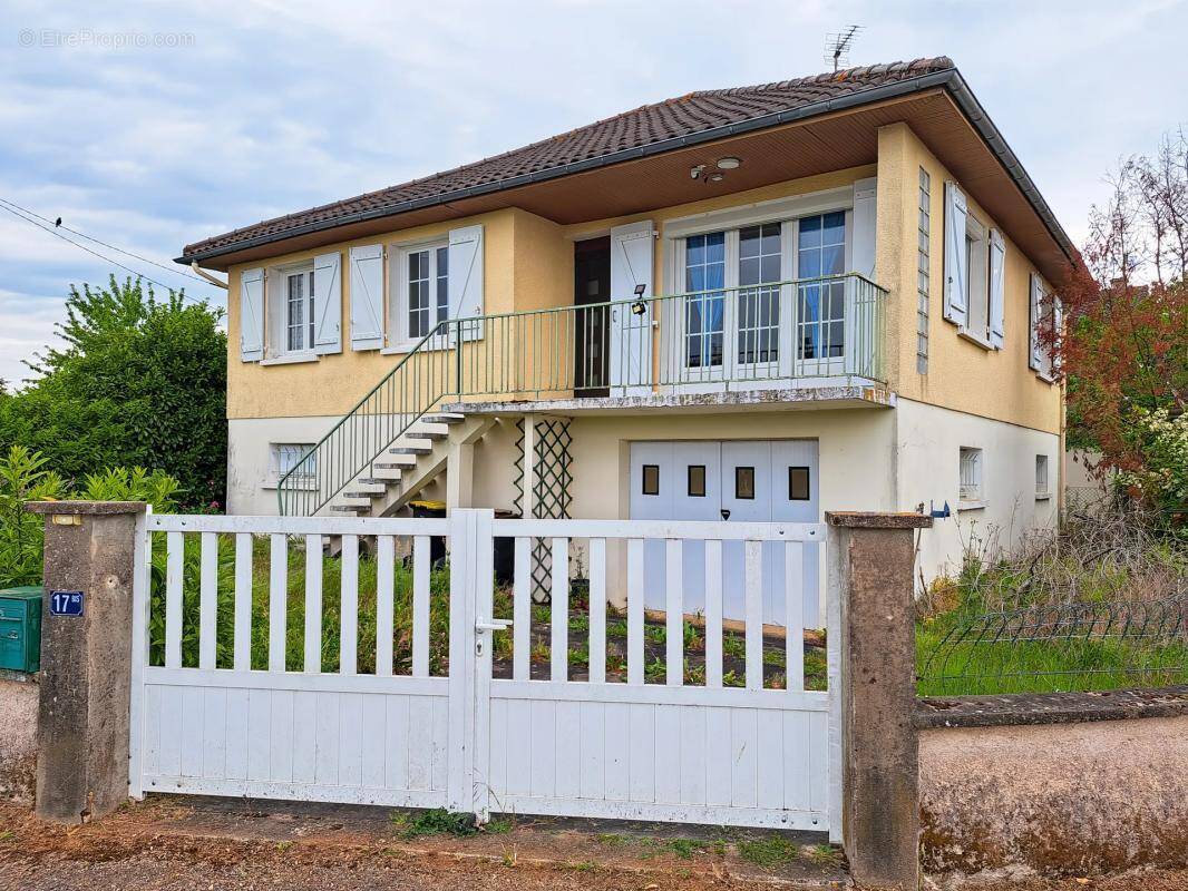 Maison à ROCHES-PREMARIE-ANDILLE