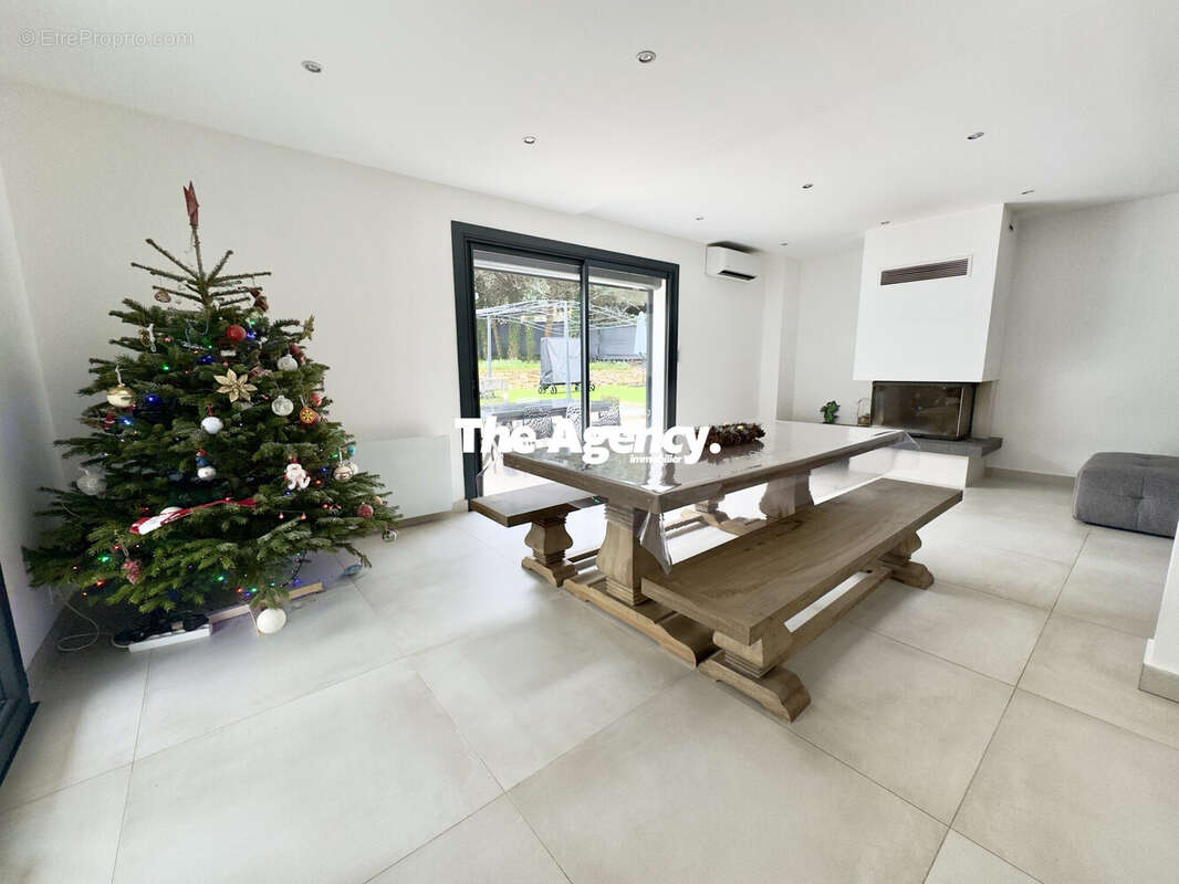 Maison à SAINT-ZACHARIE