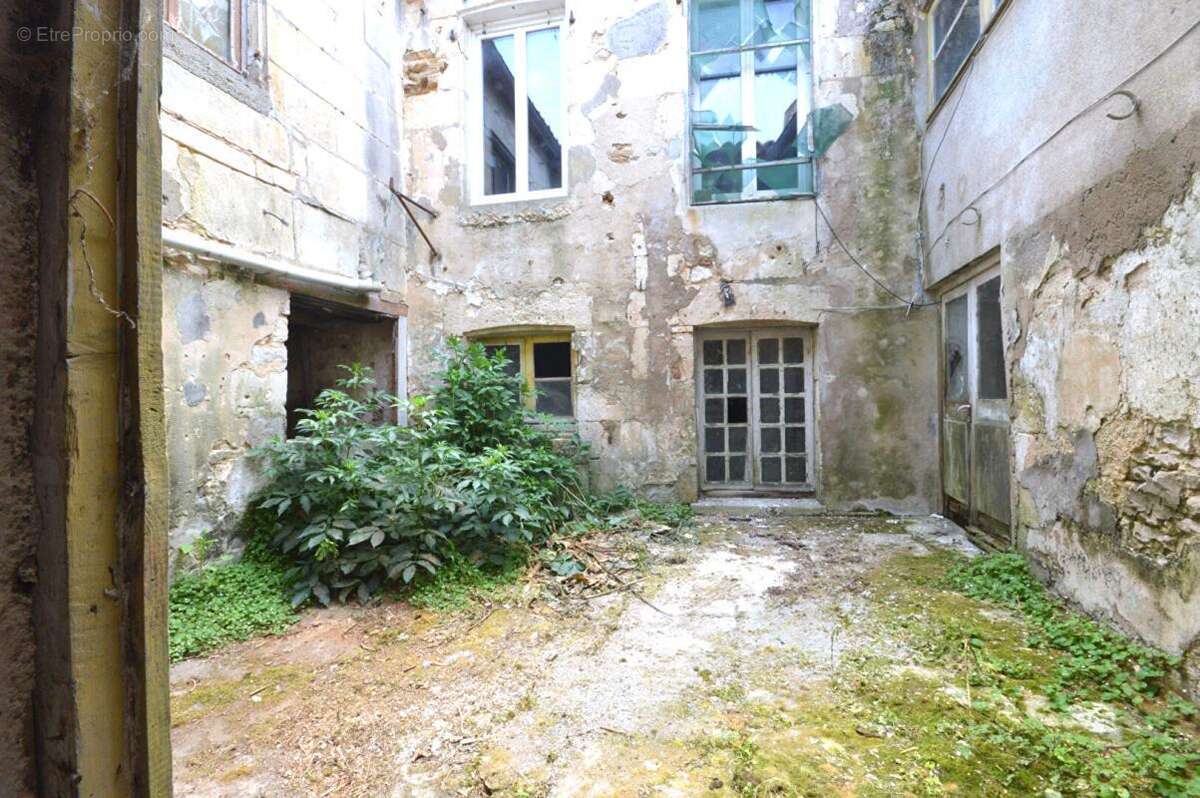 Immeuble a renover 17marans centre ville - photo 5