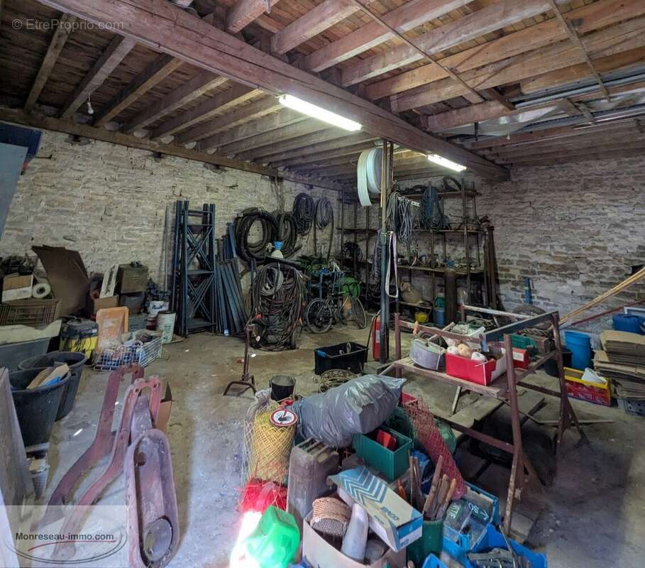 Sevrey, 1ère couronne de Chalon-sur-Saône, longère de 254 m² avec dépendances sur terrain de 5 000 m² - photo 16