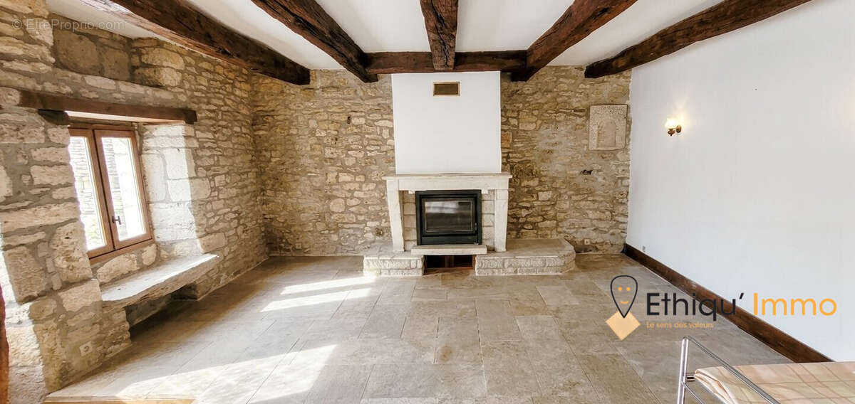 Maison à VITRY-LES-NOGENT