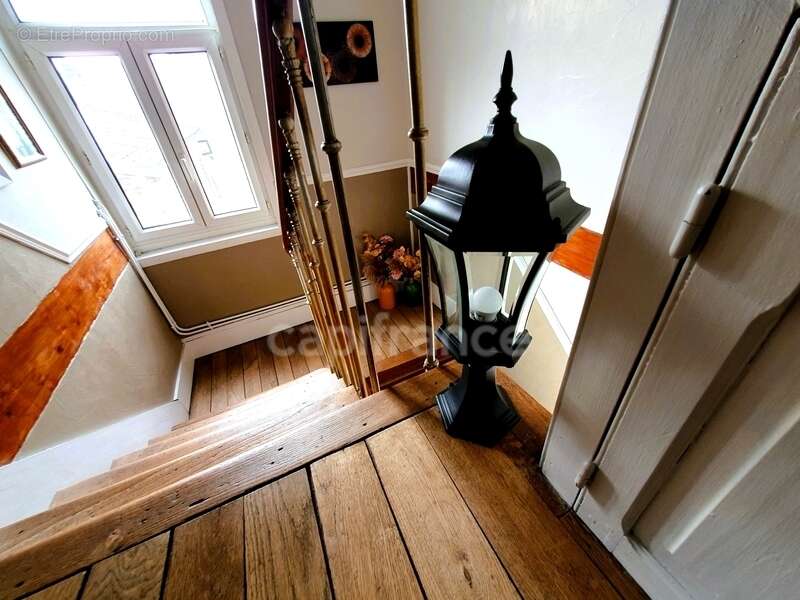 Albert – Élégante maison bourgeoise de 230 m² avec garage, cave et extérieur sans vis-à-vis - photo 12