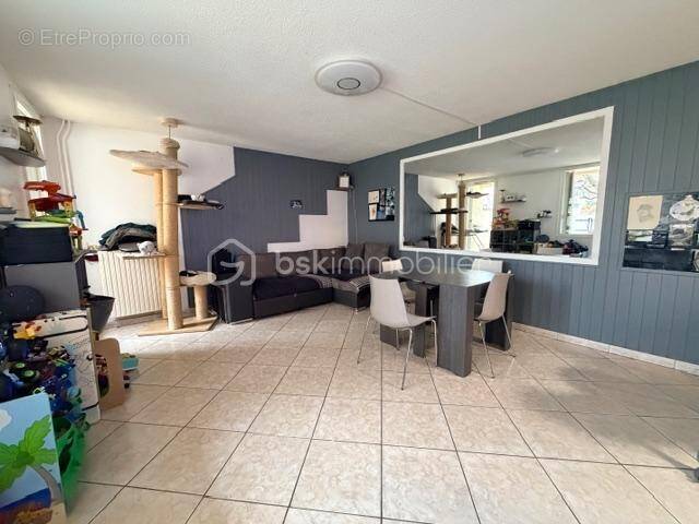 Appartement à SAVIGNY-LE-TEMPLE