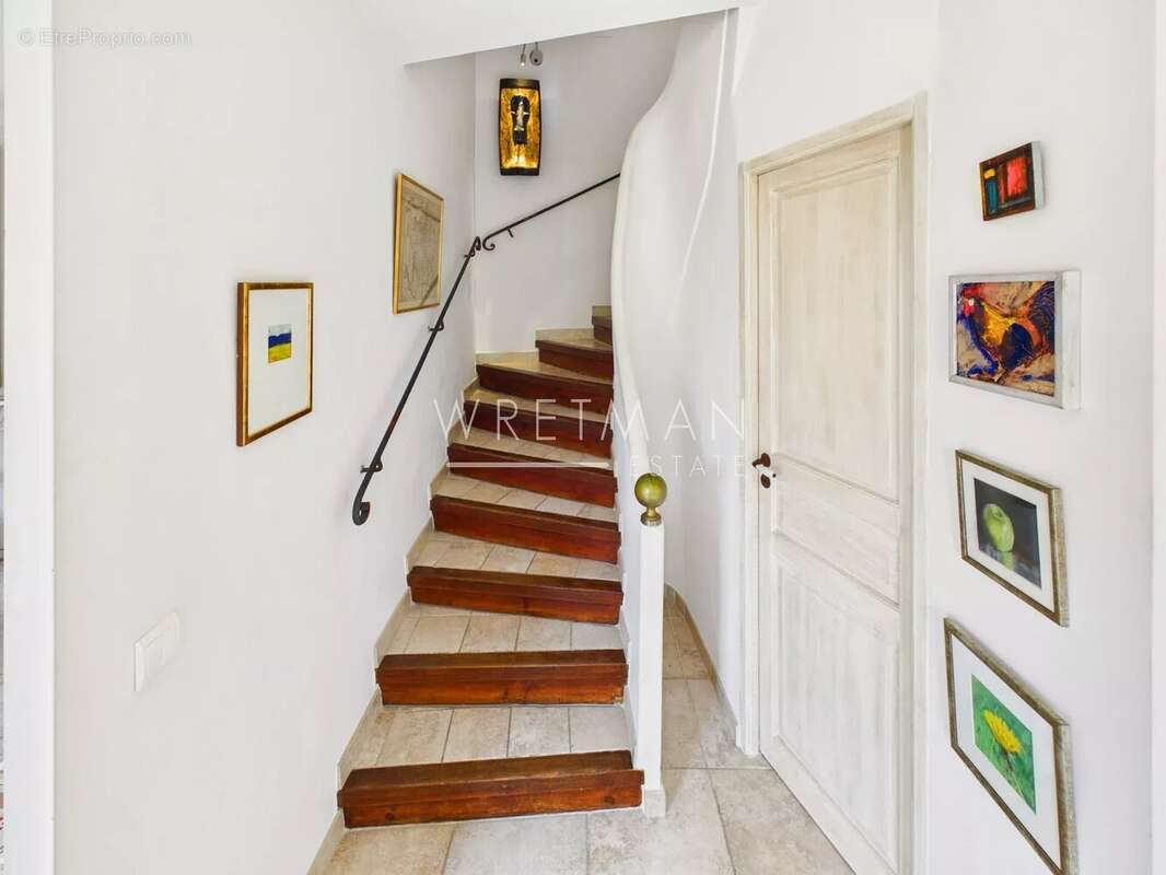 Appartement à TOURRETTES-SUR-LOUP