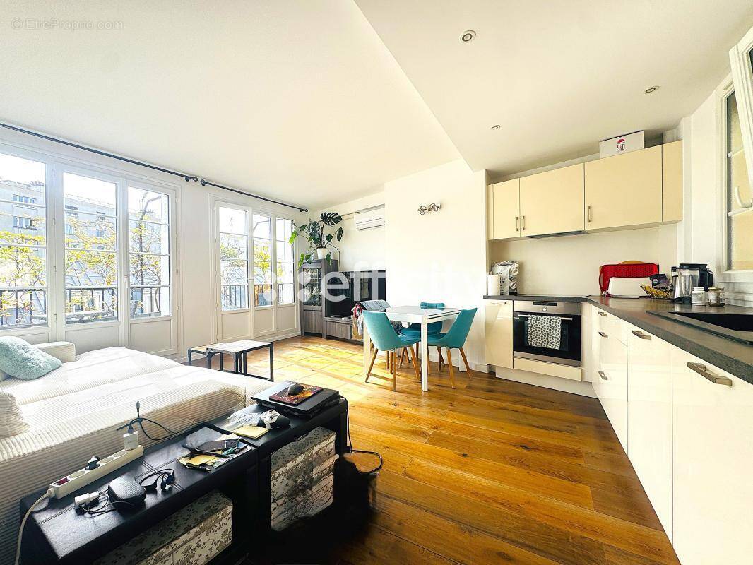Appartement à PARIS-12E
