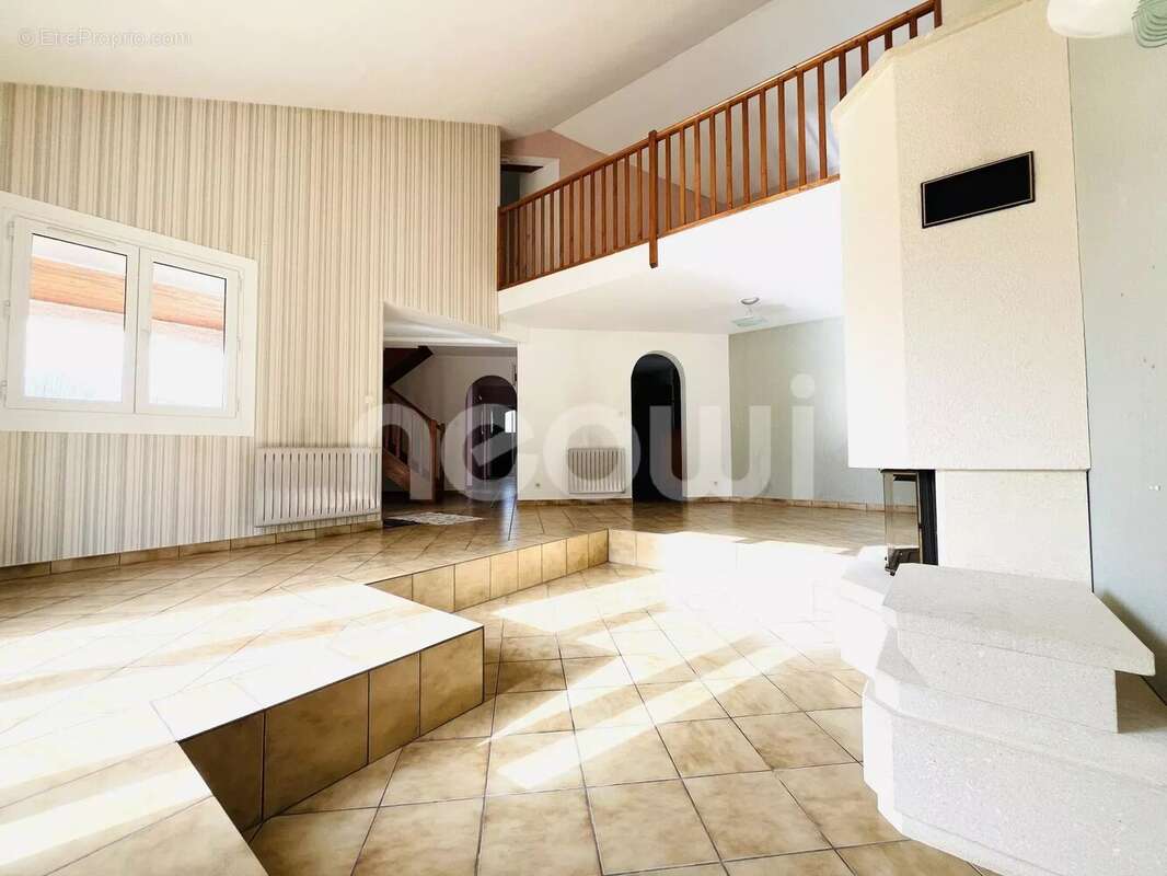 Maison à CHARBONNIERES-LES-VIEILLES